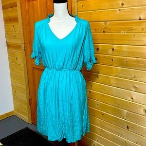 NWT. Green midi dress elastic waist